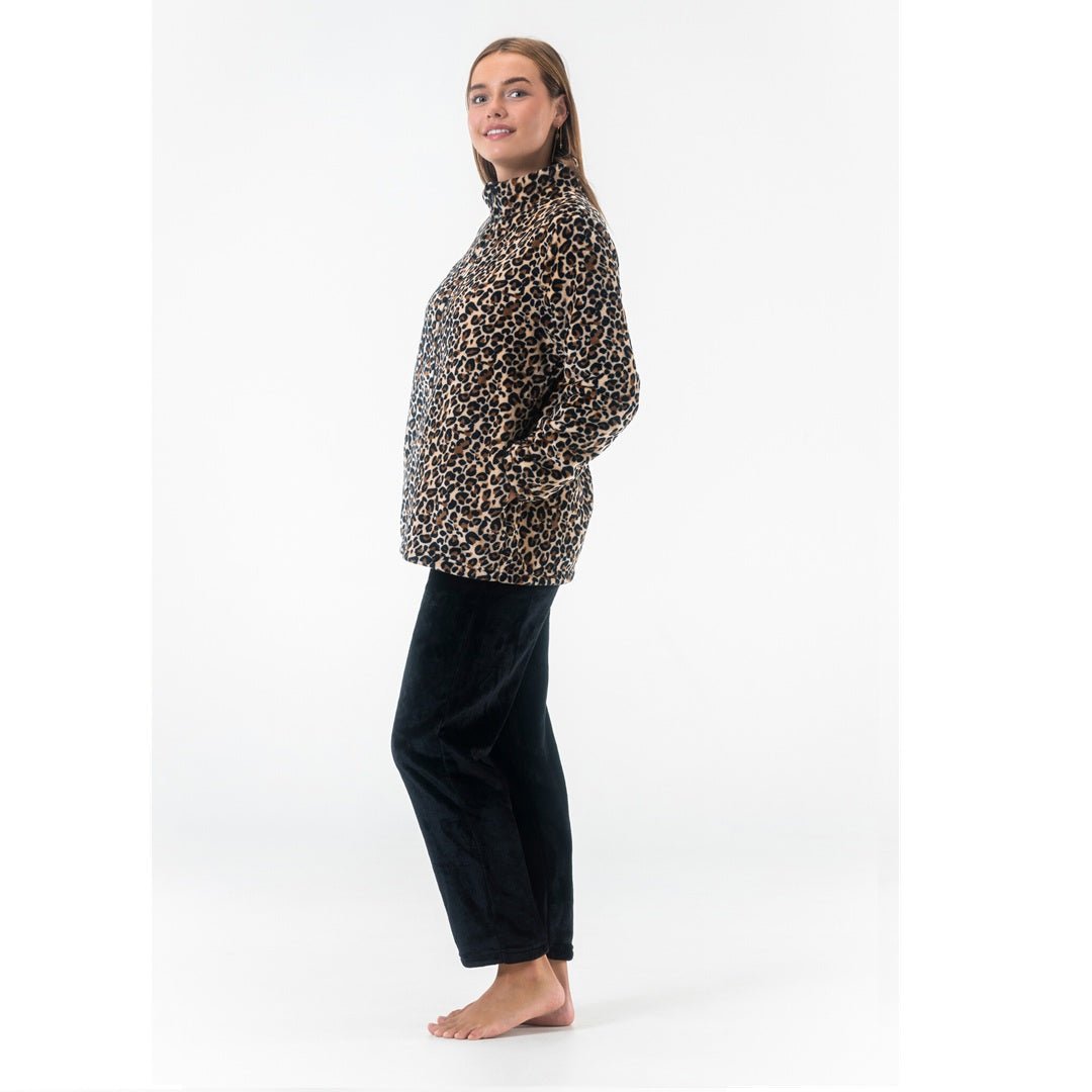 Varma myskläder dam leopard fleece set från sidan