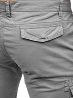 Gråa cargoshorts - Herrkläder zoomad bak