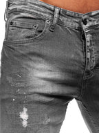 Jeans med målarstänk - Slitna herrjeans bakifrån