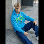 Hoodie ljusblå Back super huvtröja sittandes