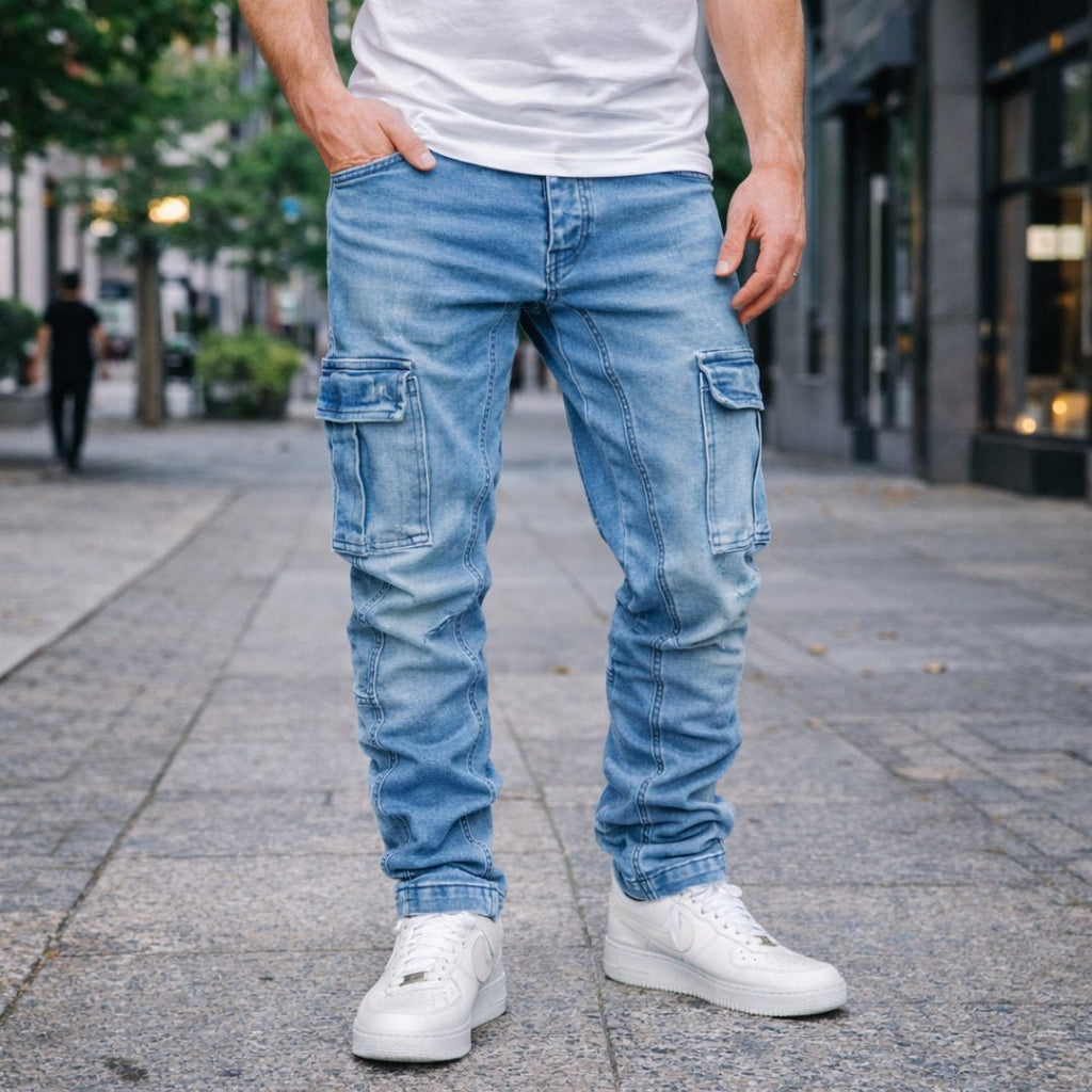 Cargojeans 559 kr - Jeans med cargofickor på bägge benen ljusblå