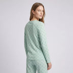 Mintgrön pyjamas dam i 100% bomull från Gaubert med långärmad tröja och matchande hjärtmönstrade långbyxormodell bakifrån