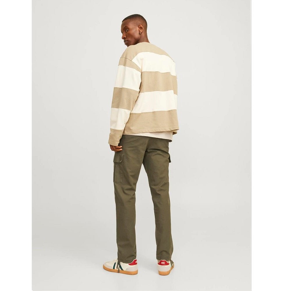 Cargobyxor från jack and jones - olivgröna bakifrån