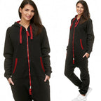 Svart jumpsuit med röda inslag, riktigt skön onesie