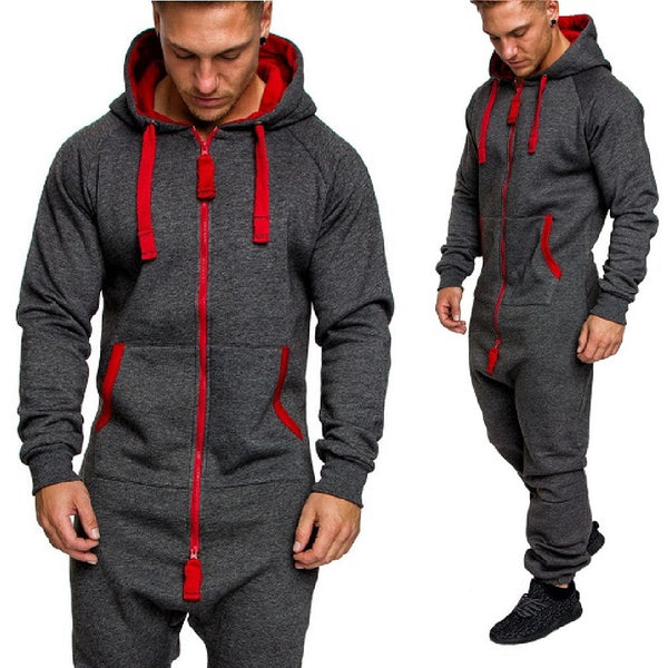 Mörkgrå onesie med röda inslag, praktisk huva