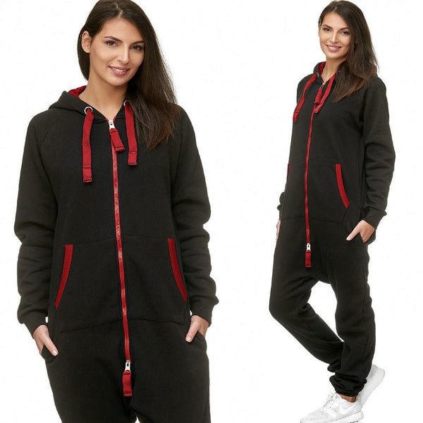 Supermysiga onesies med luva svart med röda detaljer