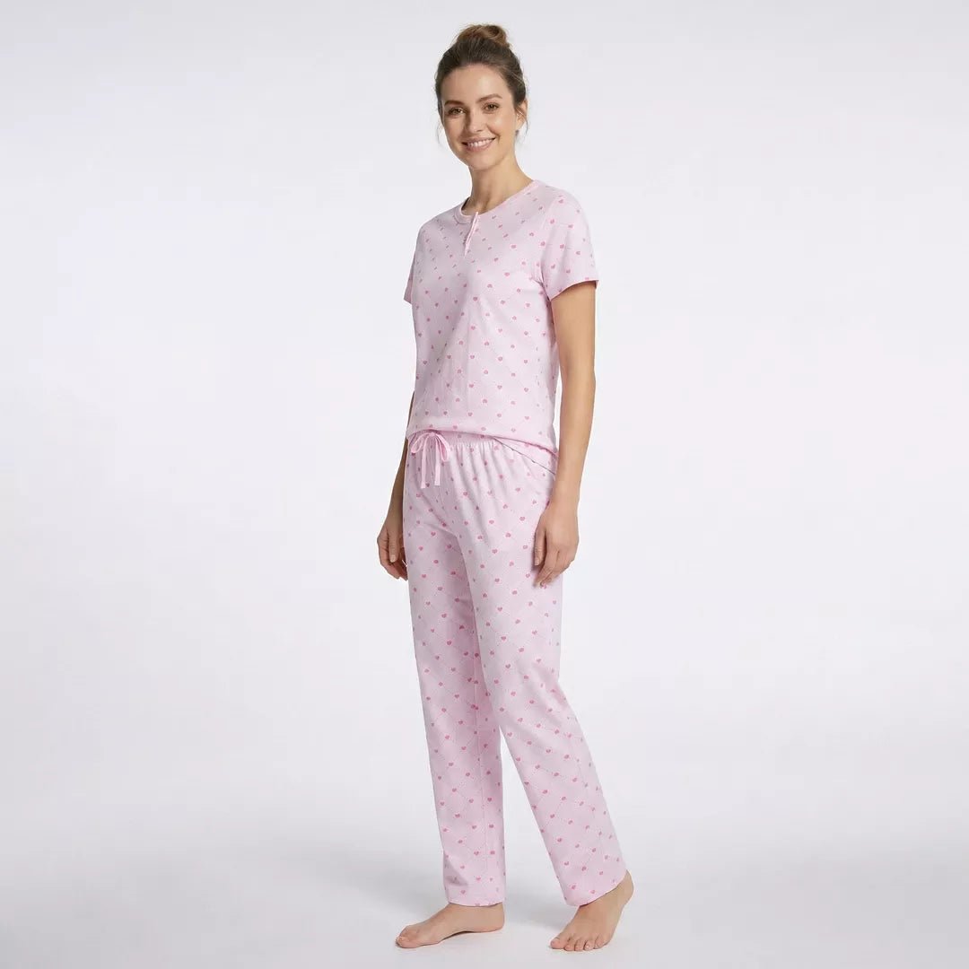 Kortärmad pyjamas dam i 100% bomull från Gaubert med rosa hjärtmönster och långa pyjamasbyxor modell från sidan