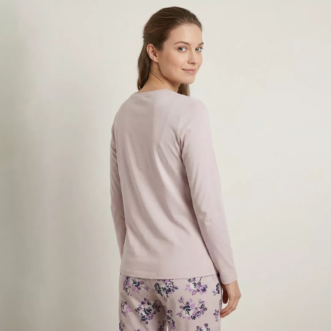 Långärmad pyjamaströja för dam i 100% bomull med motivet Worry Less Live More modellbild bakifrån