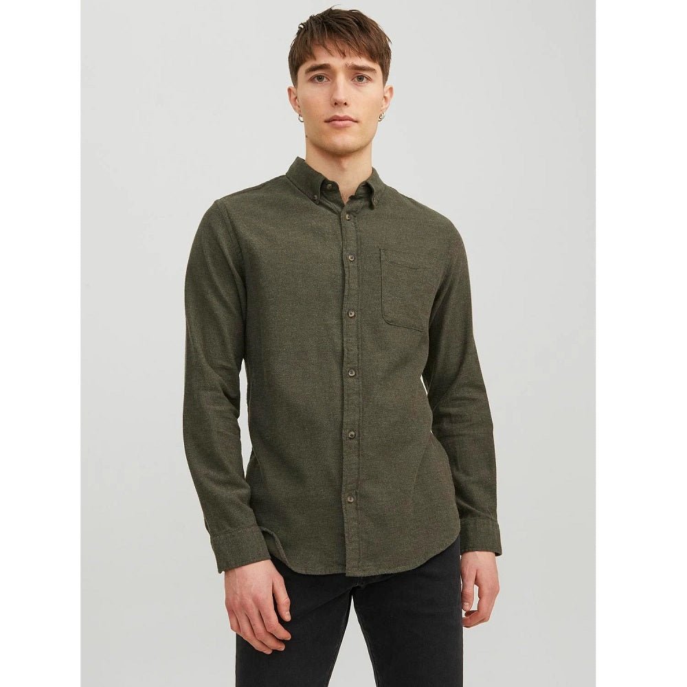 Långärmad herrskjorta i färgen Rosin från Jack and jones framifrån