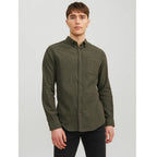 Långärmad herrskjorta i färgen Rosin från Jack and jones framifrån