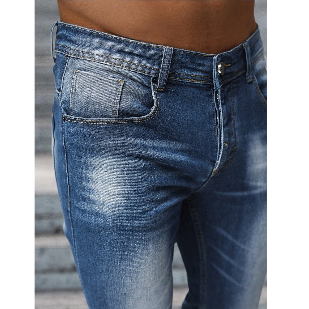 Klassiskt ljusblåa herrjeans front