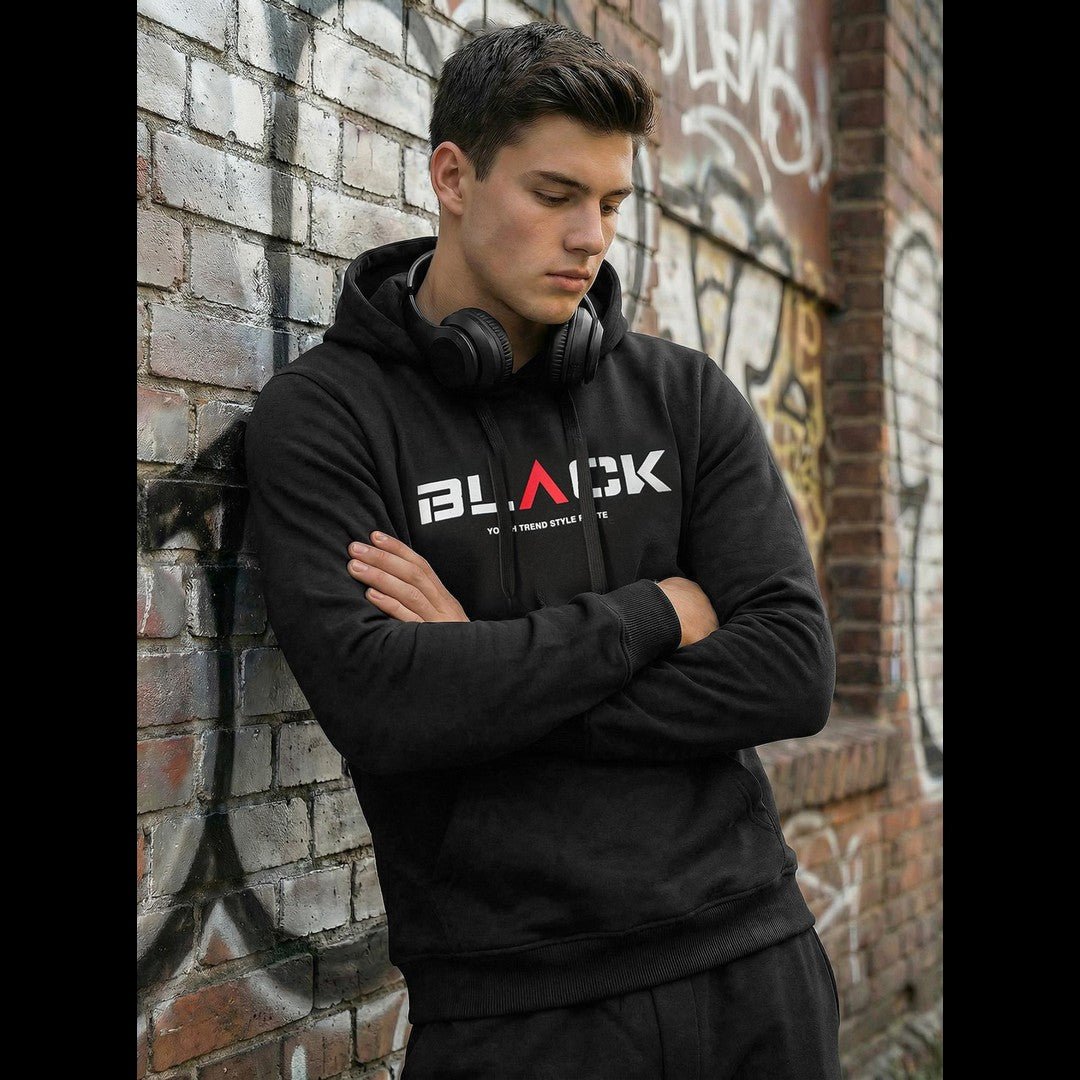 Svart hoodie för herr med BLACK-tryck i urban streetwear-stil
