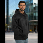Svart hoodie för herr med diskret Never Give Up-tryck framtill stående från sidan