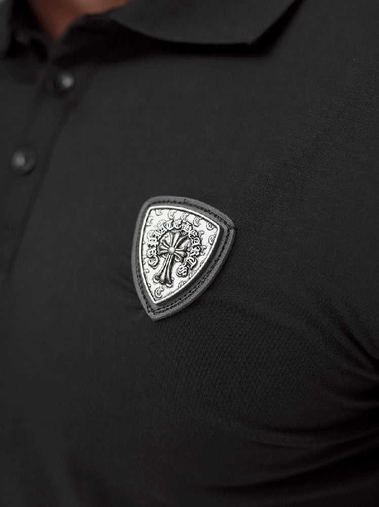Svart Herrtröja - Herrpiké med Patch zoomad