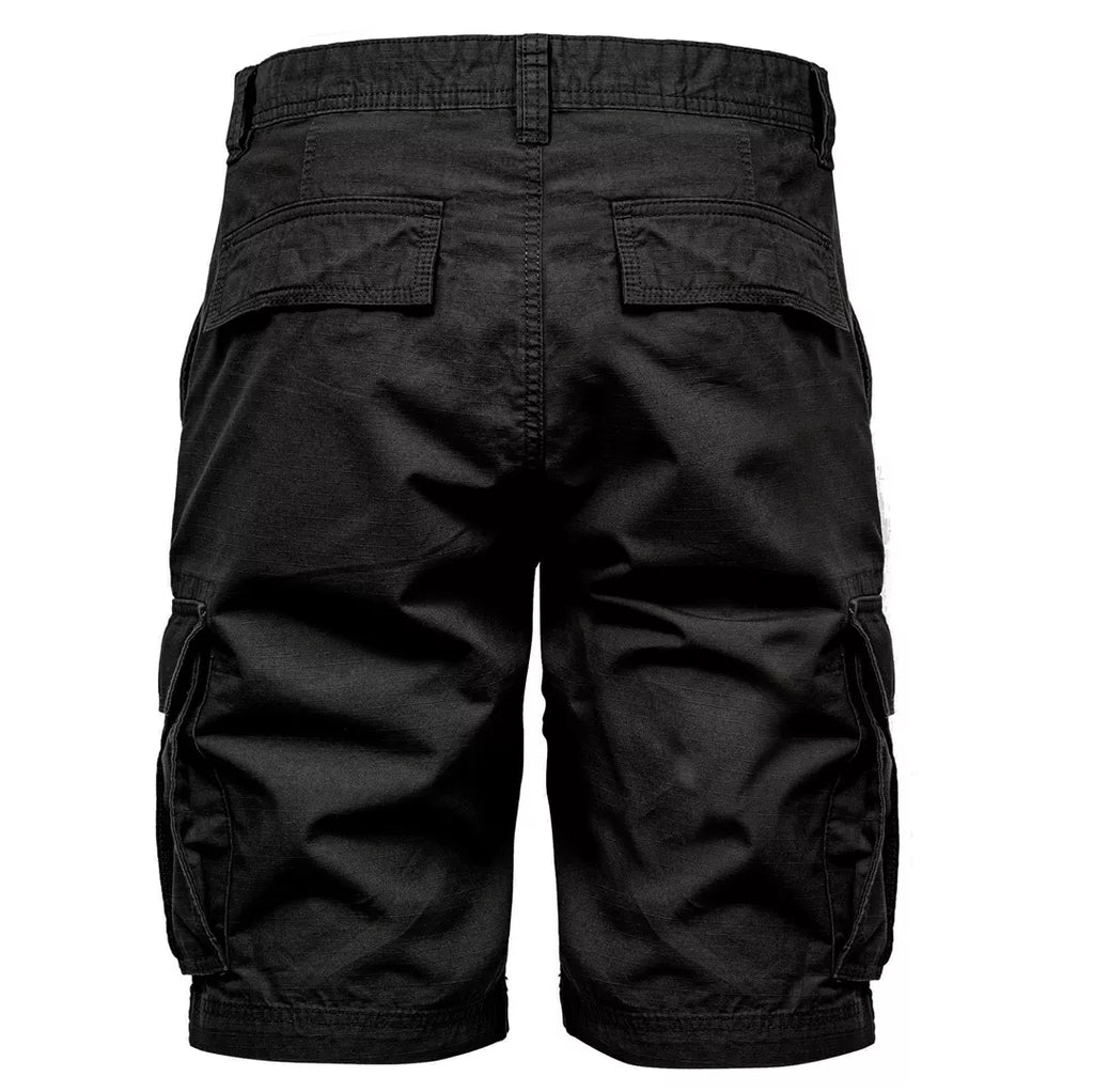 Svarta cargoshorts från Amaci & Sons bakifrån