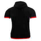 Stilren svart/röd t-shirt med luva - Modell Skultuna bakifrån