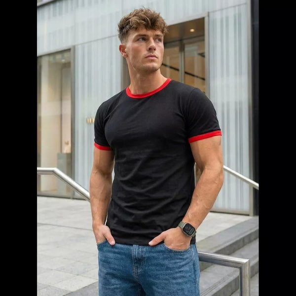 Svart t-shirt med röda muddar