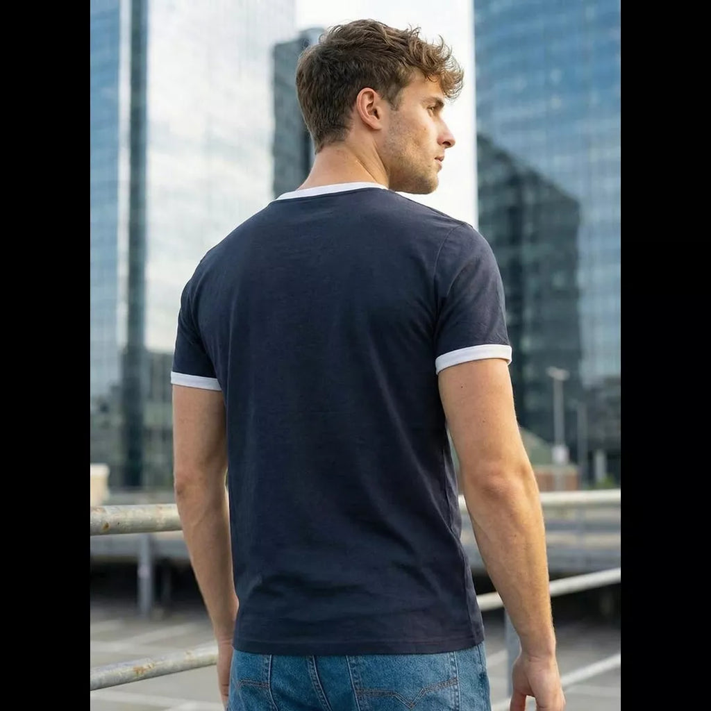 Mörkblå basic t-shirt herr bakifrån