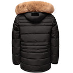 Svart parkas vinterjacka med huva bakifrån
