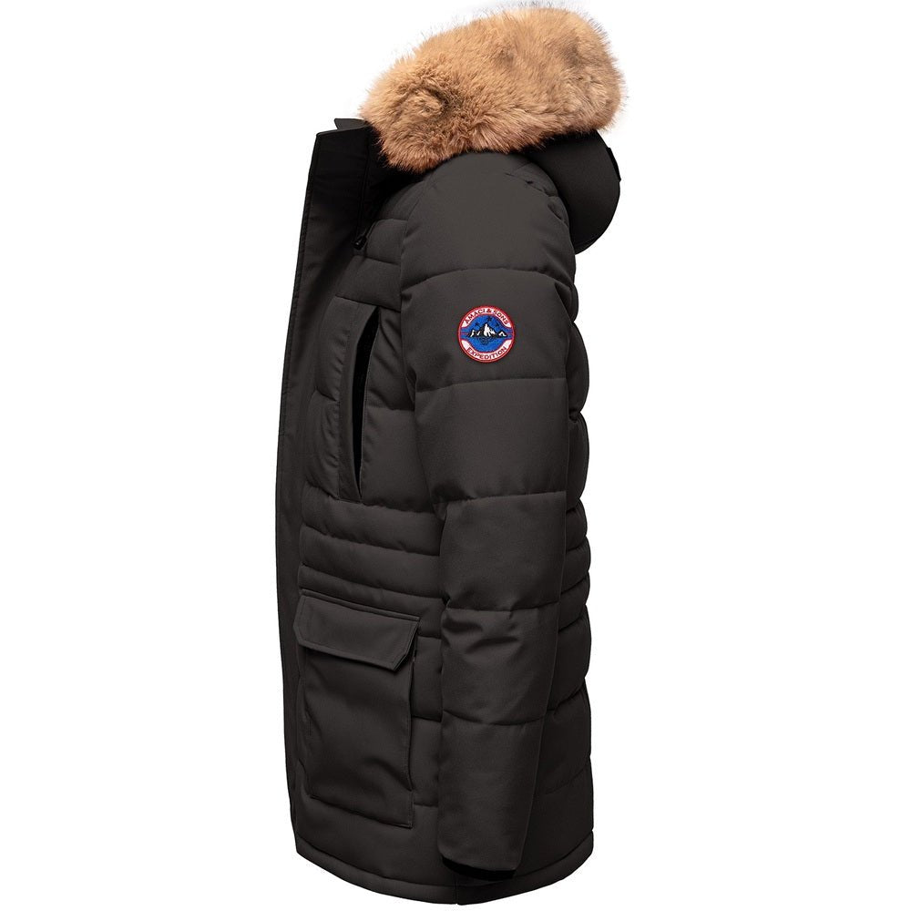 Svart parkas vinterjacka med huva från sidan