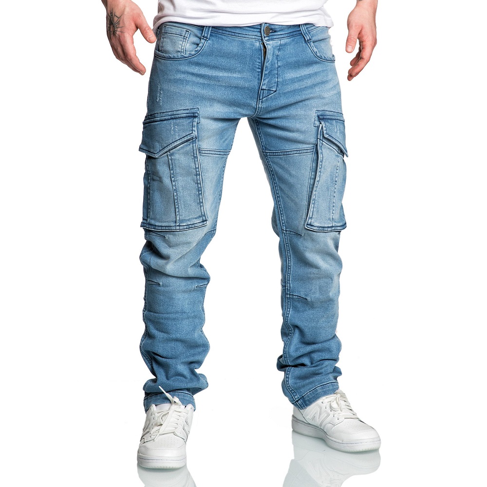Ljusblåa cargo jeans med skön stretch
